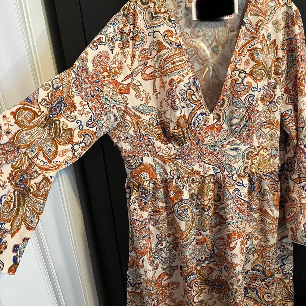 V-neck dress - Picture 3 of 3